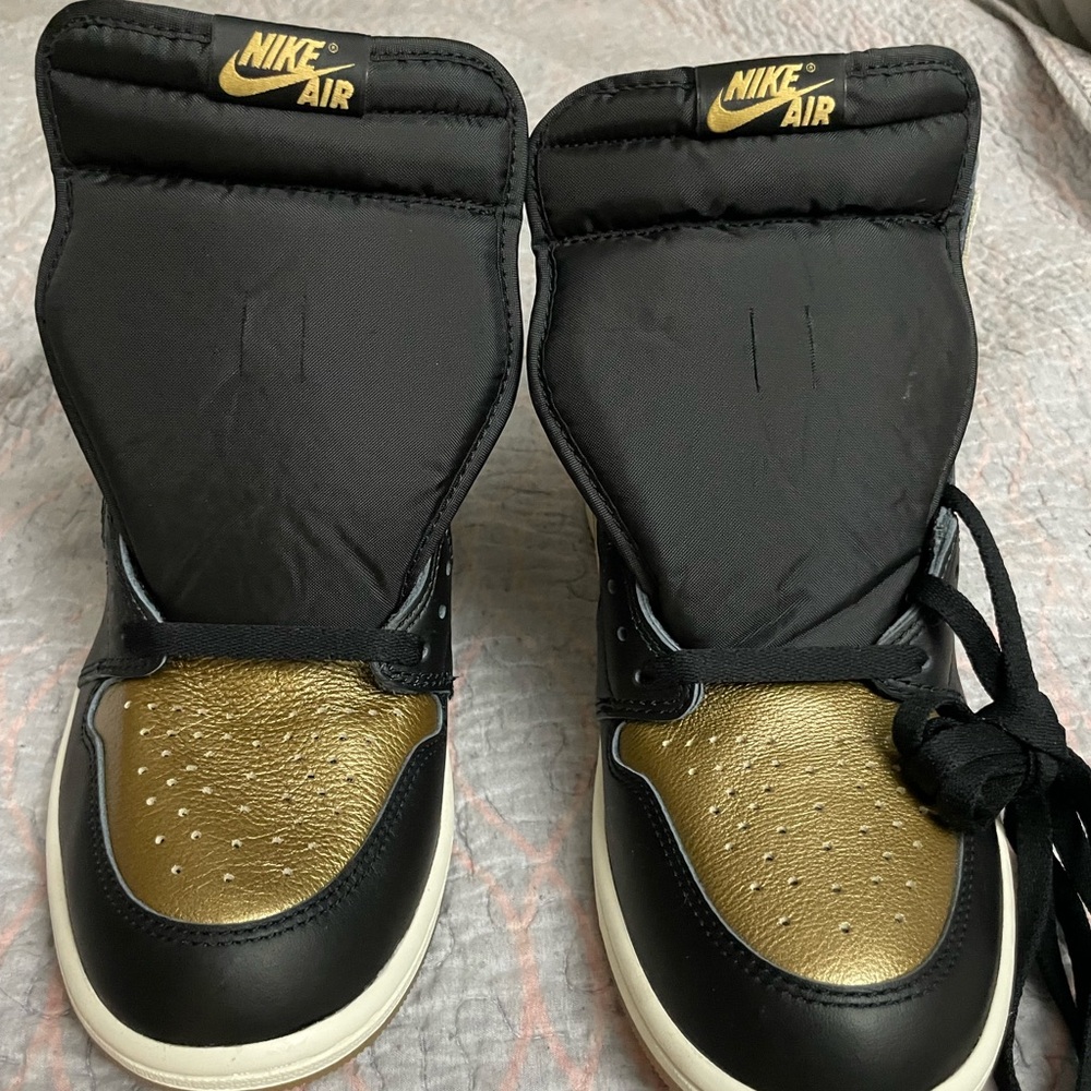 Air Jordan 1 Retro High OG Black Metallic Gold Men's shoes  DZ5485-071 size 11m - Picture 2 of 6
